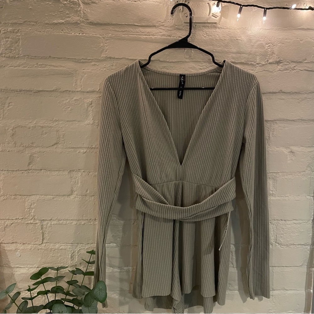 urban outfitters | v-neck romper